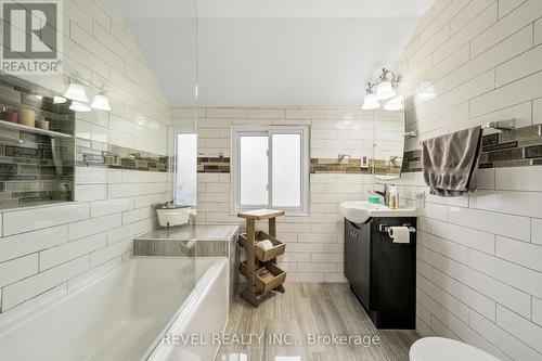 178 Oakwood St, Port Colborne, ON - Indoor Photo Showing Bathroom