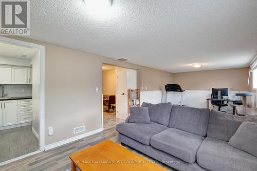 430 Paddington Crescent, Oshawa, ON - Indoor Photo Showing Living Room With Fireplace