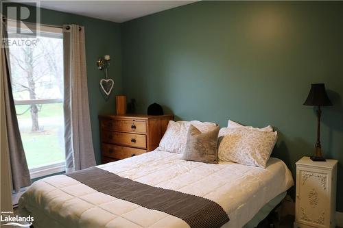 332 Forest Glen Road, Huntsville, ON - Indoor Photo Showing Bedroom