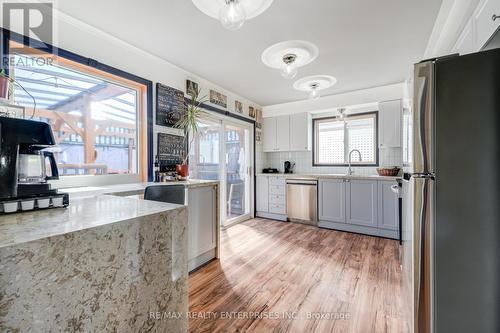7 Springhurst Ave, Brampton, ON - Indoor Photo Showing Kitchen With Upgraded Kitchen