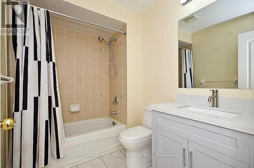 23 Hackett Avenue, Toronto W05, ON - Indoor Photo Showing Bathroom