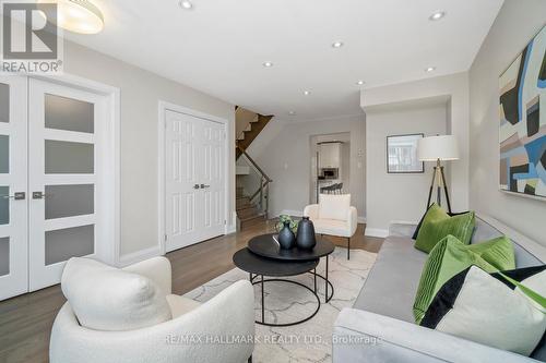 68 South Kingsway, Toronto, ON - Indoor Photo Showing Living Room