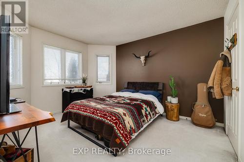 483 Saginaw Parkway, Cambridge, ON - Indoor Photo Showing Bedroom