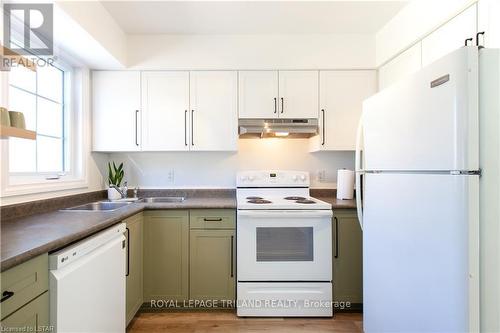 #7 -1399 Commissioners Rd W, London, ON - Indoor Photo Showing Kitchen With Double Sink