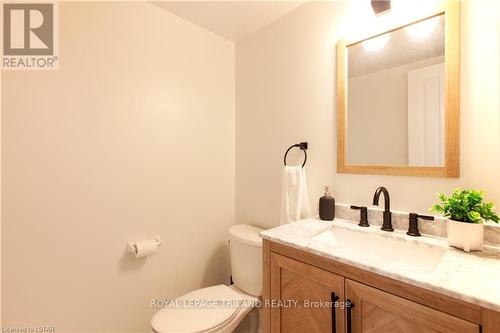 #7 -1399 Commissioners Rd W, London, ON - Indoor Photo Showing Bathroom
