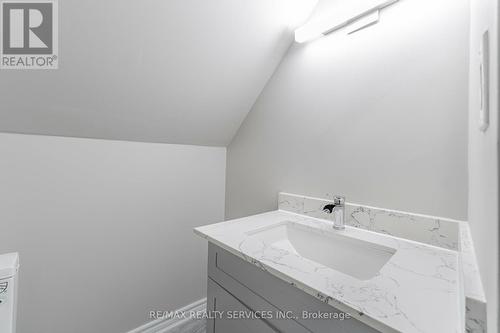 39 Alanson St, Hamilton, ON - Indoor Photo Showing Bathroom