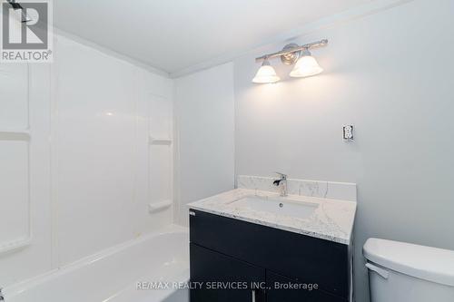 39 Alanson St, Hamilton, ON - Indoor Photo Showing Bathroom