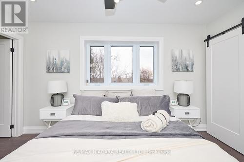 3873 Glenview Drive, Lincoln, ON - Indoor Photo Showing Bedroom