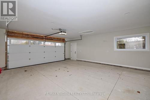 3873 Glenview Drive, Lincoln, ON - Indoor Photo Showing Garage
