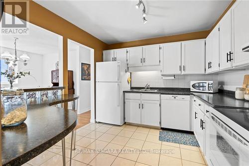 3B - 62 Main Street, St. Catharines, ON - Indoor Photo Showing Kitchen With Double Sink