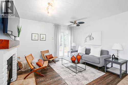 28 - 17 Dawson Drive, Collingwood, ON - Indoor Photo Showing Living Room With Fireplace