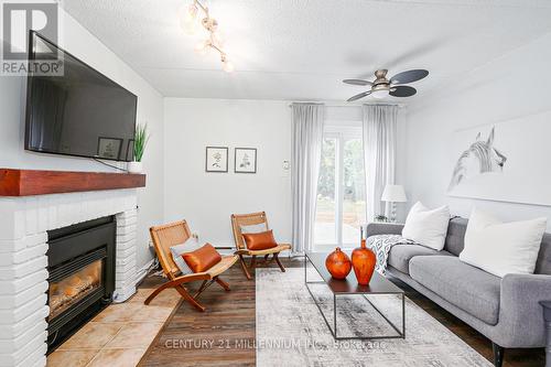 28 - 17 Dawson Drive, Collingwood, ON - Indoor Photo Showing Living Room With Fireplace