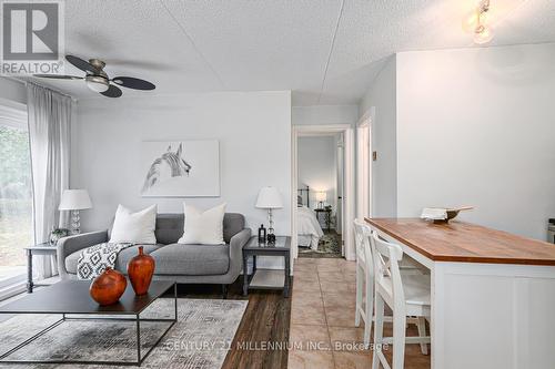 28 - 17 Dawson Drive, Collingwood, ON - Indoor Photo Showing Living Room