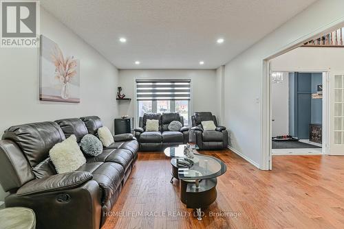 32 Plover Place, Brampton, ON - Indoor Photo Showing Living Room