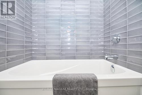4229 Manson Lane, Lincoln, ON - Indoor Photo Showing Bathroom