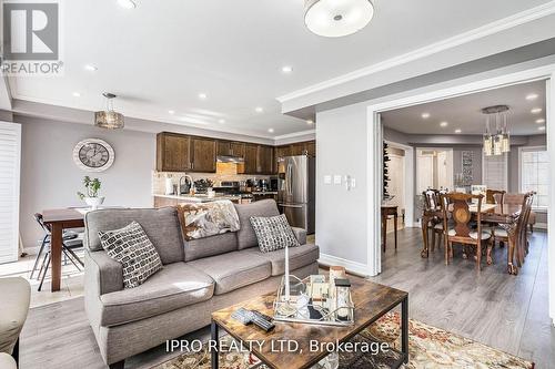 107 Mowat Cres, Halton Hills, ON - Indoor Photo Showing Living Room