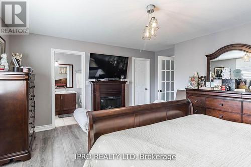 107 Mowat Cres, Halton Hills, ON - Indoor Photo Showing Bedroom