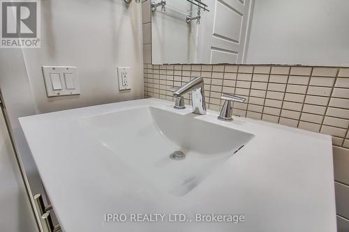 1205 - 28 Linden Street, Toronto, ON - Indoor Photo Showing Bathroom
