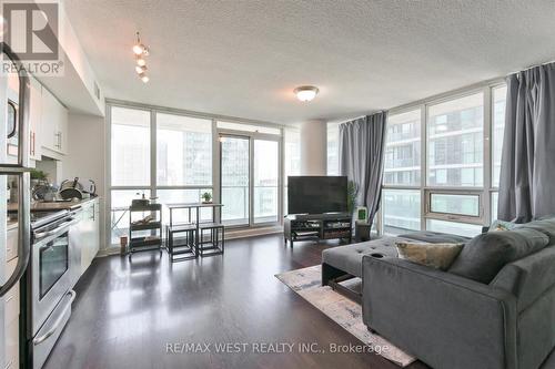 1504 - 33 Bay Street, Toronto, ON - Indoor Photo Showing Living Room