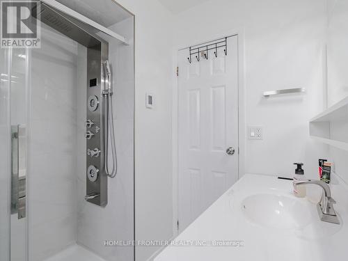 12 Mckeown Street, New Tecumseth, ON - Indoor Photo Showing Bathroom