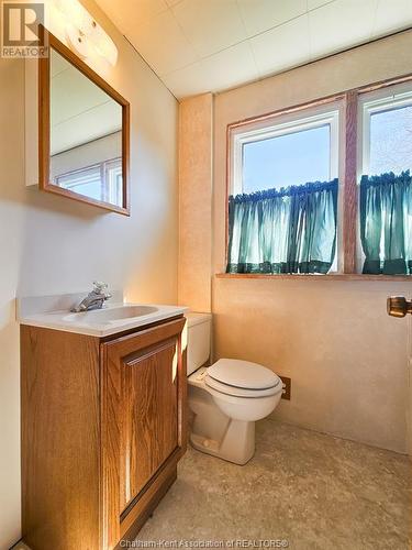 2 Crerar Drive, Chatham, ON - Indoor Photo Showing Bathroom