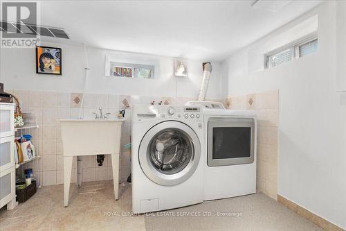 41 Elvina Gdns, Toronto, ON - Indoor Photo Showing Laundry Room