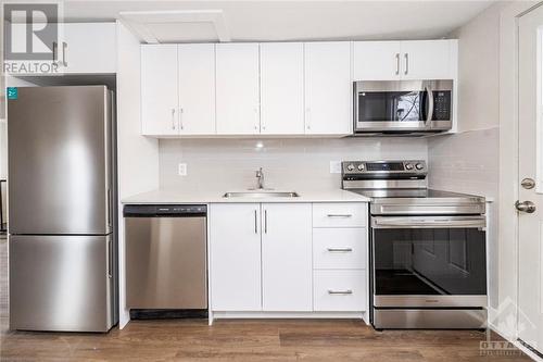 47 Lees Avenue, Ottawa, ON - Indoor Photo Showing Kitchen