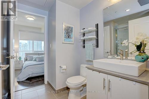 #2609 -1 The Esplanade, Toronto, ON - Indoor Photo Showing Bathroom
