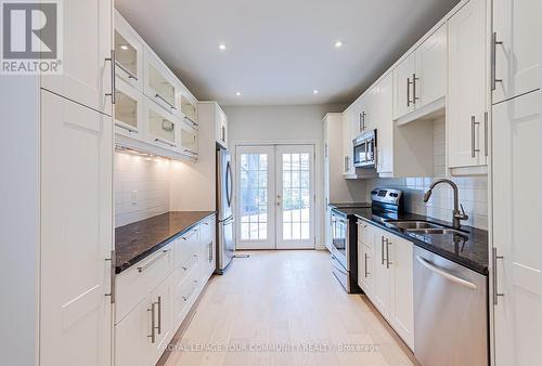 30 Belmont St, Toronto, ON - Indoor Photo Showing Kitchen With Double Sink With Upgraded Kitchen