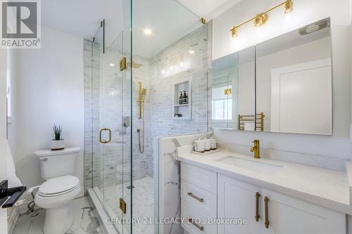 1539 Ogden Ave, Mississauga, ON - Indoor Photo Showing Bathroom