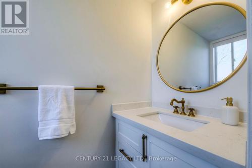 1539 Ogden Ave, Mississauga, ON - Indoor Photo Showing Bathroom