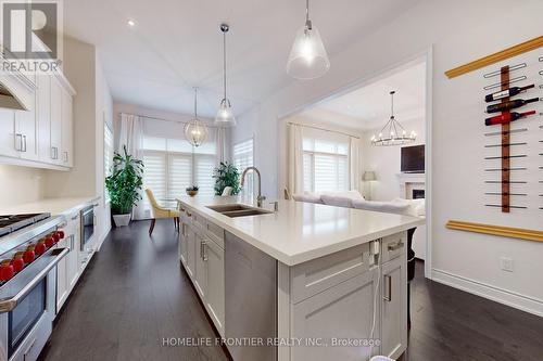70 Threshing Mill Blvd, Oakville, ON - Indoor Photo Showing Kitchen With Double Sink With Upgraded Kitchen