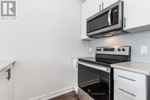 617 - 5055 Greenlane Road, Lincoln, ON - Indoor Photo Showing Kitchen