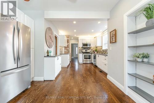 44 Zina St, Orangeville, ON - Indoor Photo Showing Kitchen With Upgraded Kitchen