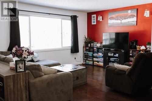 7358 Pearl Drive, Prince George, BC - Indoor Photo Showing Living Room
