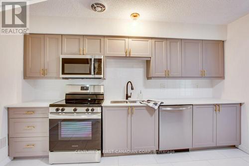 #22 -760 Berkshire Dr, London, ON - Indoor Photo Showing Kitchen With Double Sink