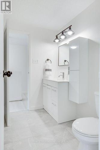 #22 -760 Berkshire Dr, London, ON - Indoor Photo Showing Bathroom