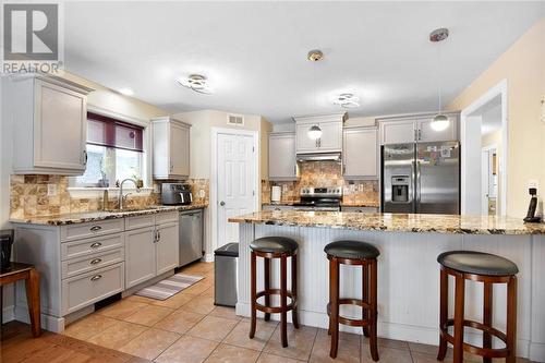 1039 Fitzsimmons Drive, Brockville, ON - Indoor Photo Showing Kitchen With Upgraded Kitchen