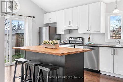 240 Derby Rd Rd, Fort Erie, ON - Indoor Photo Showing Kitchen With Upgraded Kitchen