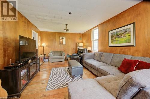 184 Mcfarlin Drive, West Grey, ON - Indoor Photo Showing Living Room