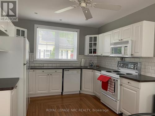 422 Cambridge Road W, Fort Erie, ON - Indoor Photo Showing Kitchen