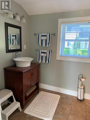 422 Cambridge Road W, Fort Erie, ON - Indoor Photo Showing Bathroom