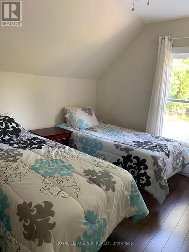 422 Cambridge Road W, Fort Erie, ON - Indoor Photo Showing Bedroom