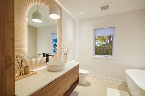 Bathroom - 61 Rue Tremblay, Saint-Jean-Sur-Richelieu, QC - Indoor Photo Showing Bathroom