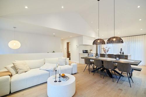 Living room - 61 Rue Tremblay, Saint-Jean-Sur-Richelieu, QC - Indoor Photo Showing Living Room