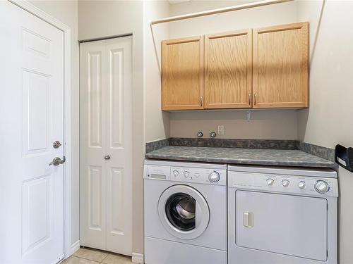 519 Davis Rd, Ladysmith, BC - Indoor Photo Showing Laundry Room
