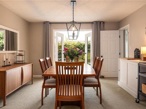6524 Dover Rd, Nanaimo, BC - Indoor Photo Showing Dining Room