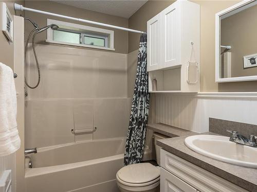 6524 Dover Rd, Nanaimo, BC - Indoor Photo Showing Bathroom