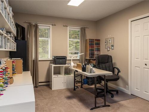 6524 Dover Rd, Nanaimo, BC - Indoor Photo Showing Office