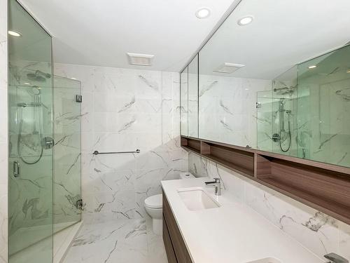 2304-777 Herald St, Victoria, BC - Indoor Photo Showing Bathroom